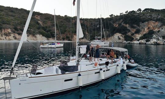 Jeanneau Sun Odyssey 519 (2020/12 personnes/AC & GEN) yacht parfait au départ de Lefkas pour naviguer sur les îles Ioniennes, en Grèce