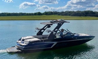 Malibu 23 MXZ Wakeboard and Surf on Lake Travis on quiet part of the lake! Spicewood