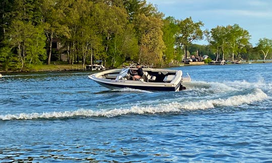 Bayliner Capri Boat Rental on Lake Cochituate (19 ft • Fits 7 • 3 Day - 1 Month Rentals Available)