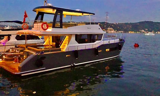 Excursion en yacht à moteur de luxe pour 15 personnes à Istanbul