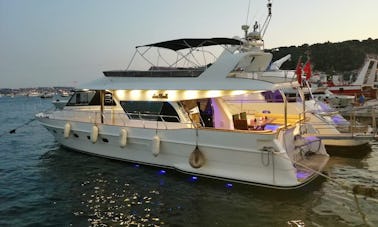 Location de yacht de luxe impressionnante pour 15 personnes à Istanbul