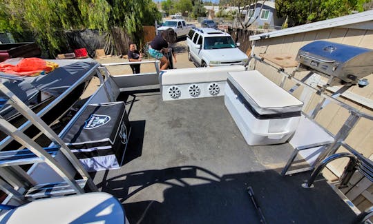 Aloha Waco 24ft Double Decker Tritoon! Party and Fishing on Lake Elsinore