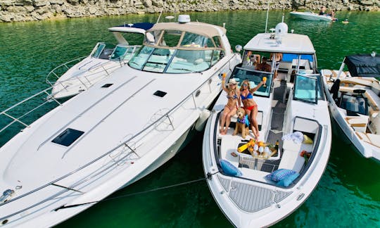 Luxury Monterey 378 Yacht on Lake Travis Bow Rider for 15ppl in Austin, TX