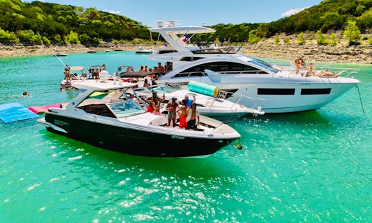 Luxury Monterey 378 Yacht on Lake Travis Bow Rider for 15ppl in Austin, TX