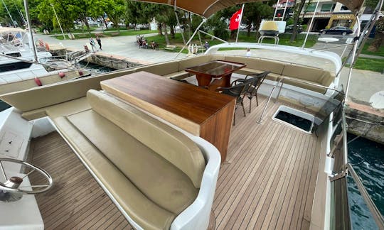 Luxury Yacht for 15 People in İstanbul