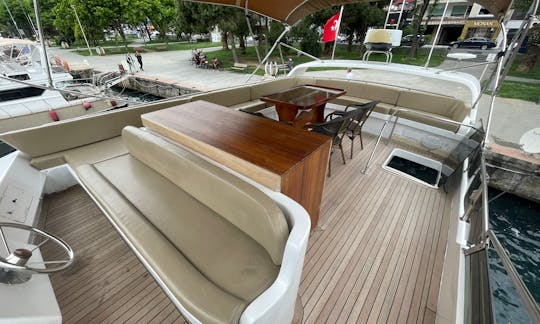 Luxury Yacht for 15 People in İstanbul