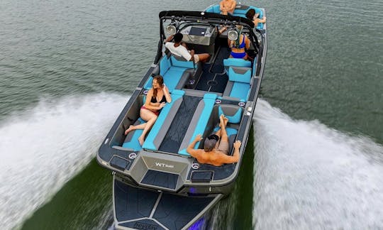 23' Wakesurf Boat Rental on Okanagan Lake