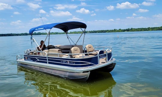 2019 Sun tracker DLX Pontoon for Rent in Canyon Lake