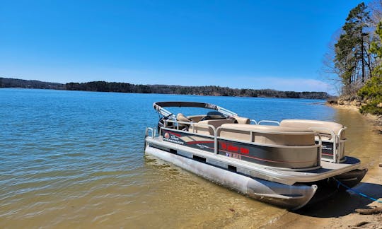 Suntracker Pontoon Boat Rental for 9 people in Lavonia, Lake Hartwell - Harbor Light Marina