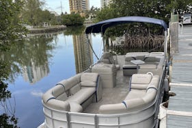 Party Barge 28ft Luxury Pontoon / Tritoon. Party or Cruise Around The intracoastal And Enjoy The Million Dollar Views in Sunny Isles Beach!!