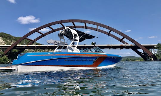 Bateau de surf de luxe Super Air Nautique de 23 pieds à Austin, Texas