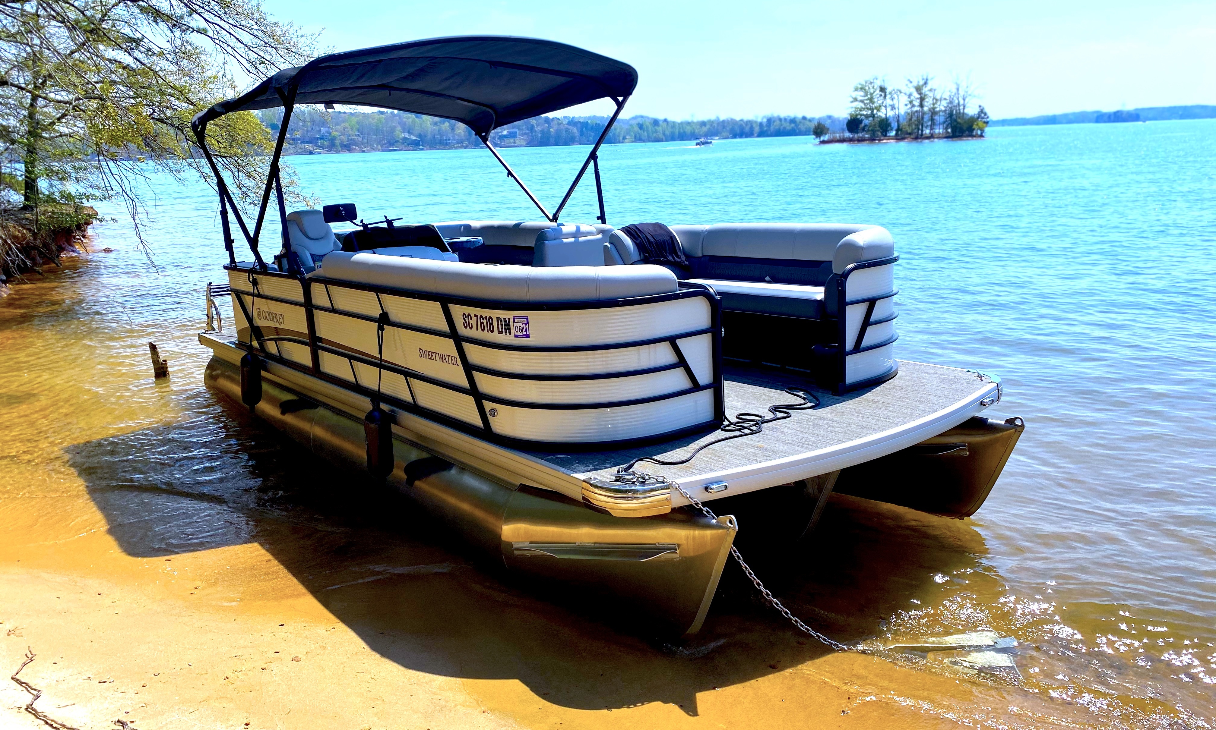 Lake Keowee 23' Tritoon w/ 175 hp Rental!