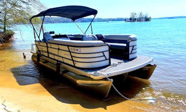 Lake Keowee Tritoon com 175 cv