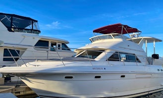 Reserve the Cruisers 3750 Yacht in Seattle, Washington