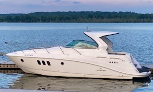 Beautiful Luxury 38' Motor Yacht in Washington D.C