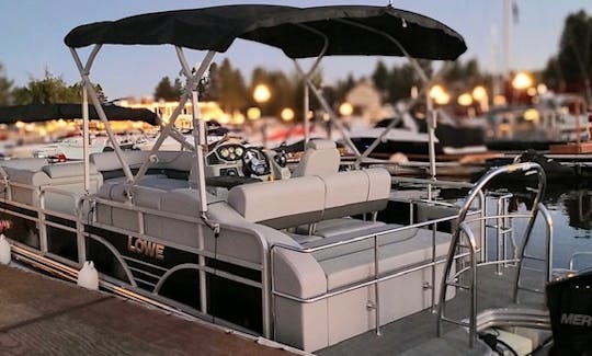 Luxury Tri-toon 23’ family fun 250hp