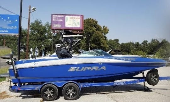 Wake and Surf em Lake Travis - 23' Supra Wakeboat