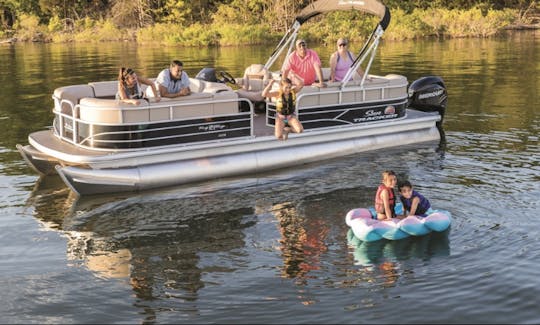 fishing/ cruise Suntracker Pontoon Perfect for a Day on Lake Simcoe!