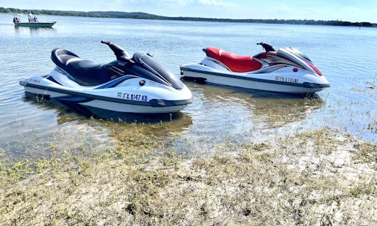 テキサス州サマービル湖でのヤマハウェイブランナージェットスキーレンタル