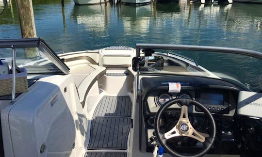 Miami New 24 ' Yamaha Speedboat your best option for up to 6 people