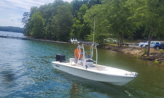 Mako 2201 Center Console for fishing or cruising with the family!