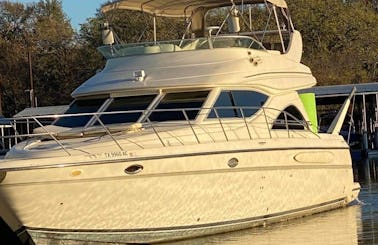 Daily Luxury Yacht Charter in Hickory Creek