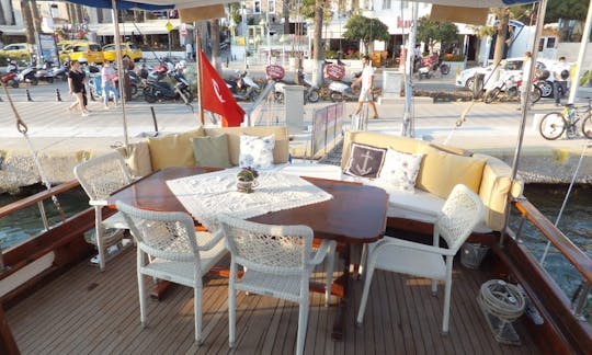Location privée pour une excursion en bateau quotidienne et hebdomadaire sur Gulet DL 