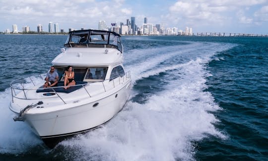 SPRING BREAK PRICE Party with style on a luxury 44’ Sea Ray Sundancer with great stereo system and pool floating platform. Reserve your yacht on the application and pay  capt/mate fuel and cleaning.