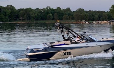 Enjoy the lake with this awesome boat