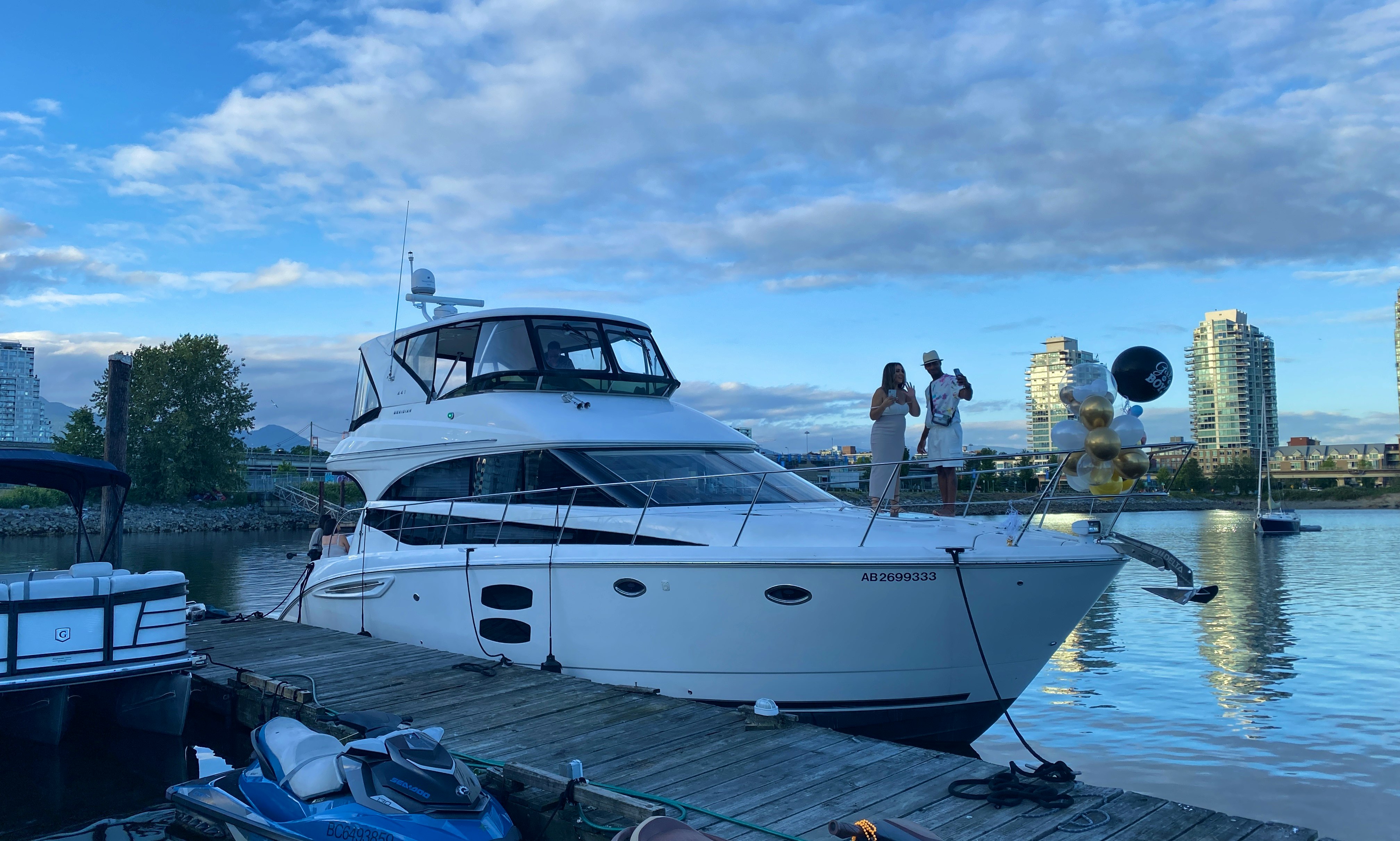 🛥 Luxury Yacht Rental Meridian in Downtown Vancouver 🇨🇦 GetMyBoat 🛥 Luxury Yacht Rental Meridian in Downtown Vancouver 🇨🇦 GetMyBoat