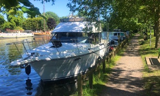 Smart motor cruiser perfect for up to 12 passengers near Staines