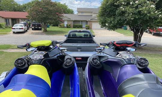 2021 Jet Skis para esportes aquáticos ou apenas um dia emocionante no Lago Lewisville!