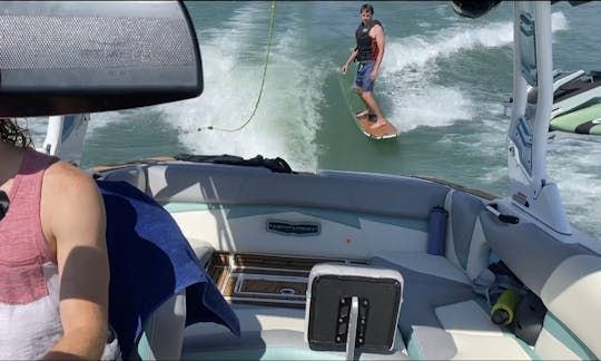 Centurion Fi23 Learn to Surf and enjoy the lake with Captain