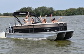 **2020 Top Award Best of Get My Boat**  also awarded **2021 Super Owner** - 2020 Bennington Tritoon Pontoon 26’ Foot Party Barge - Great for Parties or Family Days on Canyon Lake (FUEL INCLUDED)