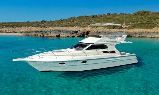 Charter 38' Garin Fly Motor Yacht Rental in Manacor, Illes Balears