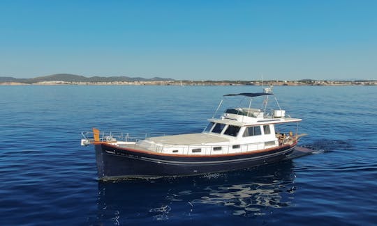 Charter 52' Menorquin 160 Fly Motor Yacht Rental in Manacor, Illes Balears