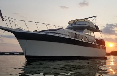 41' Classic & Elegant Yacht -Overnight