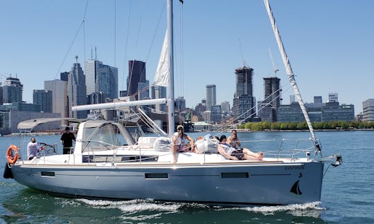 41' Beneteau Oceanis Sailing Yacht in Toronto for 12 Guests