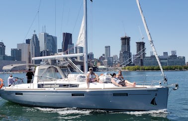41' Beneteau Oceanis Sailing Yacht in Toronto for 12 Guests