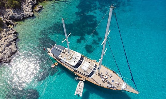 PALOMA BLANCA This wonderful deluxe gulet is 29 meters long and for 8 people