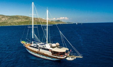 Goélette à voile de 78 pieds pour 10 personnes à Muğla