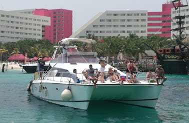 Power Catamaran 42ft for Family or Group in Cancún, Quintana Roo