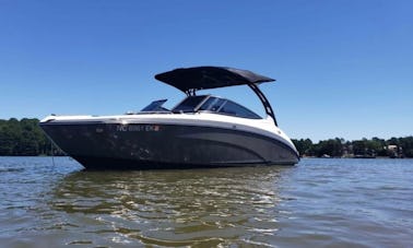 Magnificent Yamaha 242 Limited S E-Series on Lake Norman