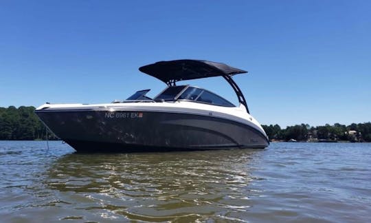 Magnificent Yamaha 242 Limited S E-Series on Lake Norman