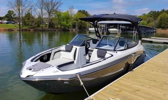 Magnificent Yamaha 242 Limited S E-Series on Lake Norman