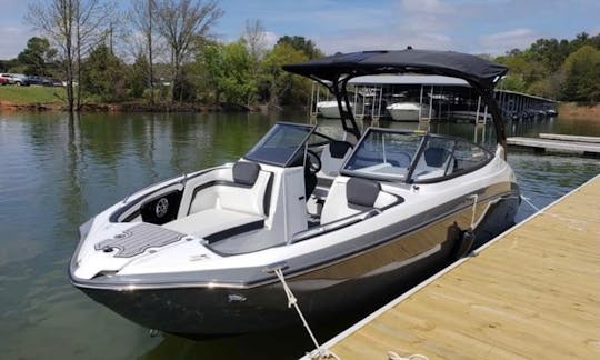 Magnificent Yamaha 242 Limited S E-Series on Lake Norman