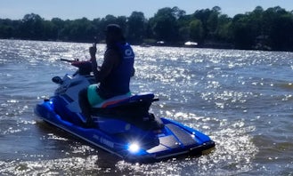 Yamaha EX Deluxe Waverunner for rent on Lake Norman