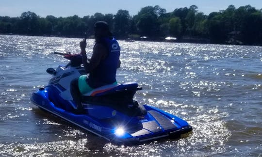 Yamaha EX Deluxe Waverunner for rent on Lake Norman
