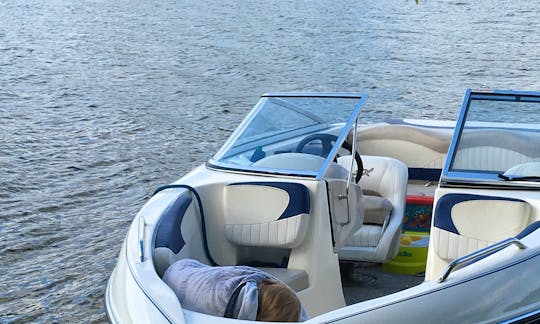 17’ Glastron Passenger Boat Rental With Captain On Crystal Lake