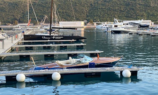 Classic Kral 700 23' Speedboat Tour, Montenegro!